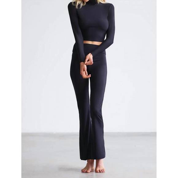 NEW COMMANDO butter flare legging in black - Picture 2 of 4